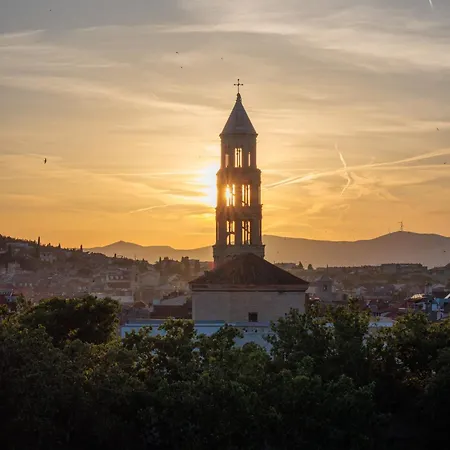 Center Lux View Сплит